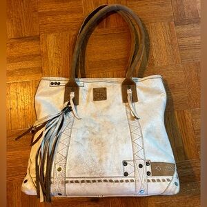 STS Ranch Zippered Leather Tote